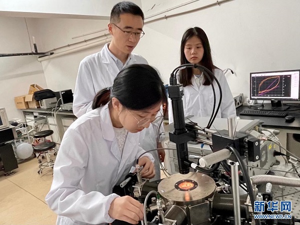 湖南大学展示纳米尺寸垂直晶体管原型器件